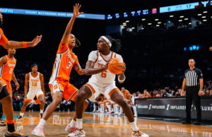 The Longhorns Outlasts The Surging Orangemen At The UKG Legends Classic 70-66