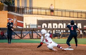 Georgia Softball Takes Down South Carolina 7-3 In Series Opener