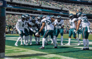 Eagles Rally From 19 Down, Beat Rams On Davis’ Last-Second Heroics