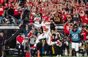 Lawrence’s Late Heroics Lift Jaguars Past Chiefs