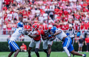 Georgia Rebounds From Alabama Loss, Rolls Past Kentucky 35–14