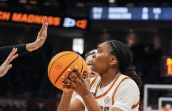Madison Booker’s Historic 40 Powers Texas Past Oregon, Longhorns Roll Into Sweet 16