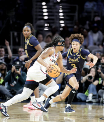 Huskies Hold Off Irish, Stay Perfect With Final Four Berth