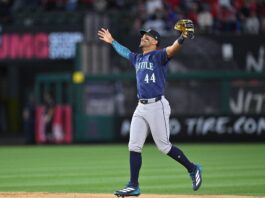 Mariners Edge Angels In Extras Behind Dominant One-Hit Pitching