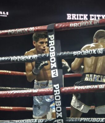 Francisco Veron Outclasses Raul Garcia In Tactical Battle at Prudential Center