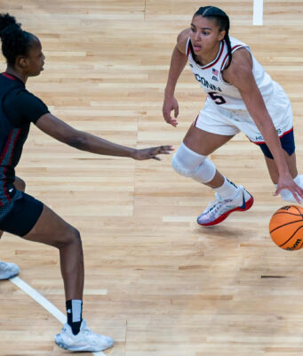 South Carolina Dominates UConn To Reach Third Straight Title Game