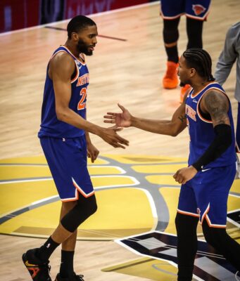 Knicks Rally Late To Defeat Spurs In NBA Finals Opener
