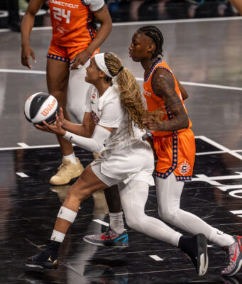 Rhyne Howard Erupts for 36 Points as Dream Pull Away From Sun For Fourth Straight Series Win