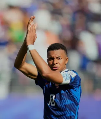 Mbappé’s Penalty Sends France Past Paraguay And Into the World Cup Quarterfinals