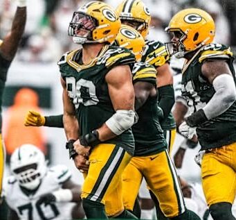 Packers Rally From 10-Point Deficit to Beat Jets 20-17 In Overtime