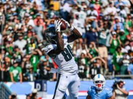 Hurts Delivers Late As Eagles Rally Past Titans 24-20