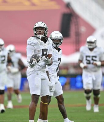 Raiola Leads Oregon Past USC 41-27 After Dante Moore Injury