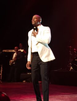 Kem & Joe blessed the stage at NJPAC (Dec. 12, 2019) with their silky smooth voices(4.0 Sports & Entertainment)